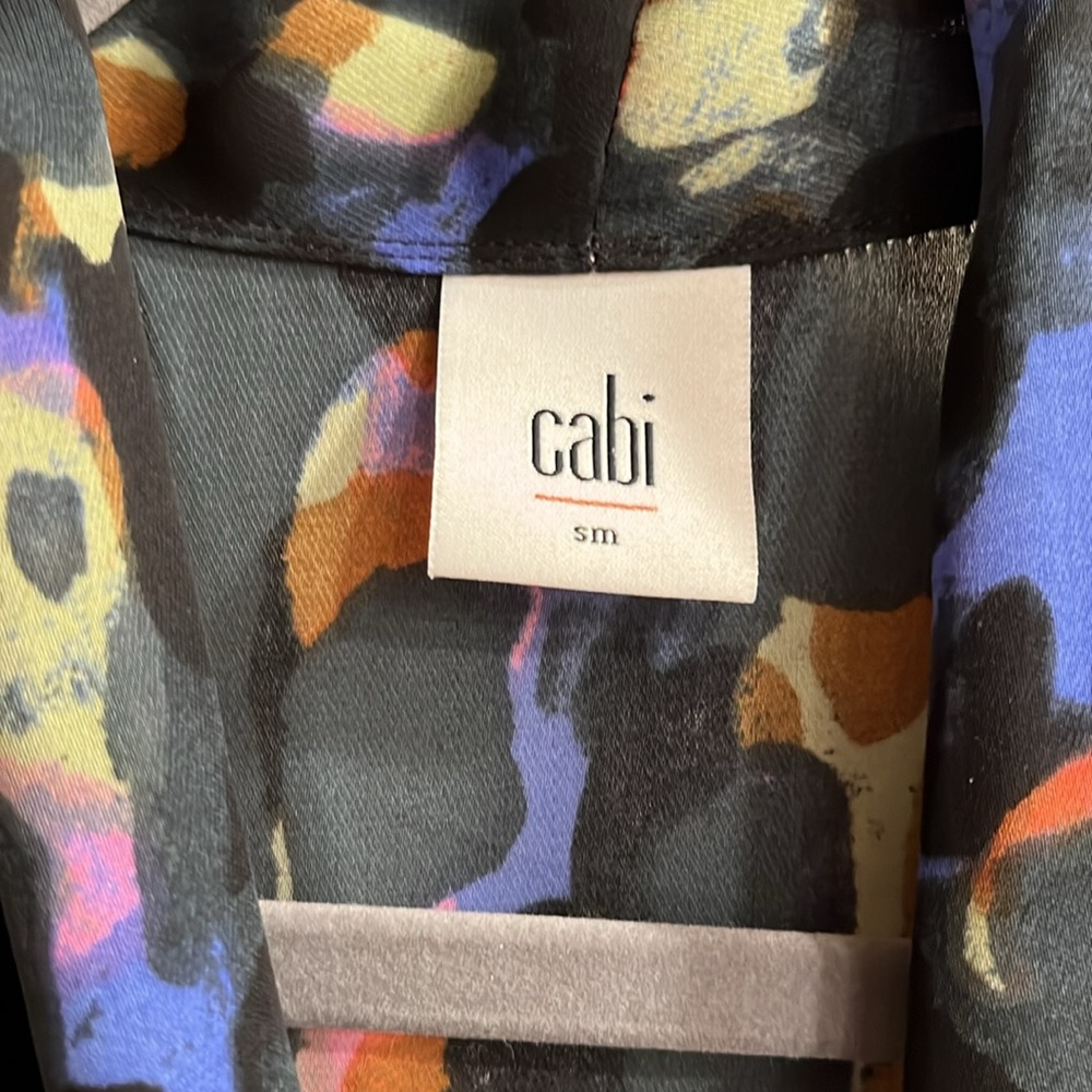 EUC, Cabi Flaunt Faux Wrap sleeveless blouse size small - Picture 3 of 5